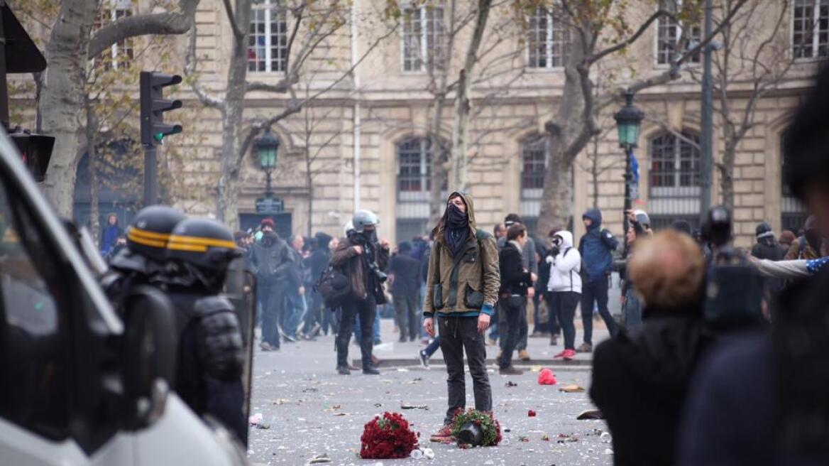 Ολάντ για τα επεισόδια στο Παρίσι: «Σκανδαλώδεις» ενέργειες «ταραχοποιών»